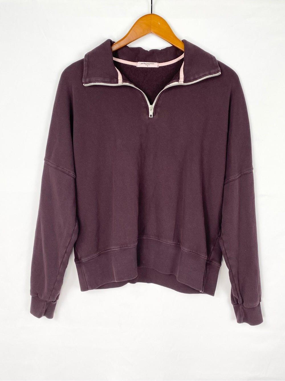 Perfectwhitetee Maren Half Zip Pullover Sweatshirt‎ in Blackberry Size Small